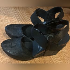 OTBT Women’s Black Rexburg Closed Toe, Wedge Heel. Size 9.5. New Without Box